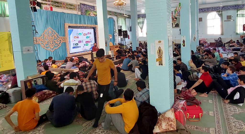 حضور و ارائه محمد لسانی در مساجد برای معتکفین به دعوت شهرداری رفسنجان