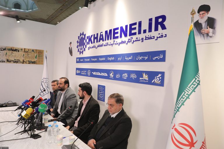نشست ویژه‌ی بررسی عملیات‌های رسانه‌ای KHAMANEI.IR در نمایشگاه رسانه‌های ایران